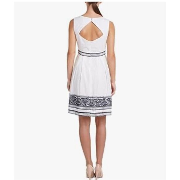 Taylor Cotton Embroidered Dress On Top and Bottom Boarder Size 22W - Picture 2 of 11